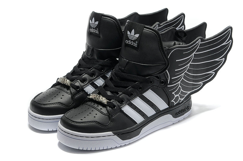 chaussure adidas avec des ailes